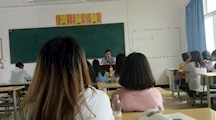 党总支书记田景德为学生上思政教育课